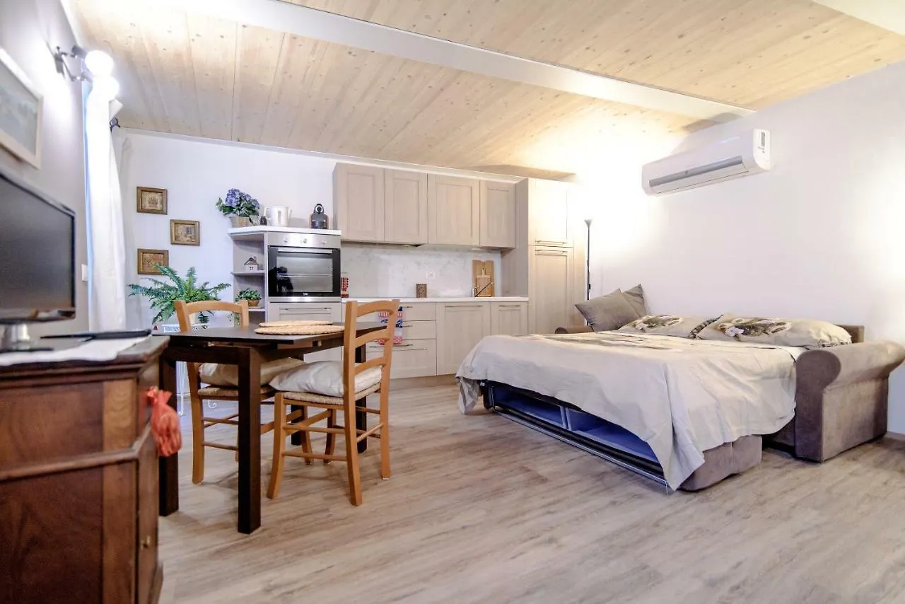 Il Borghetto Di Torno Apartment 0*,  Italy