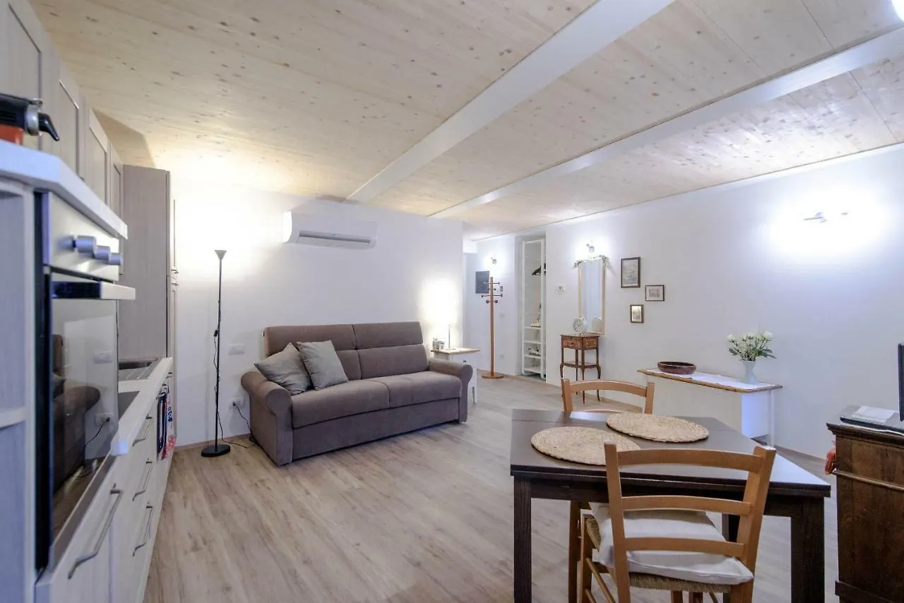 Il Borghetto Di Torno Apartment